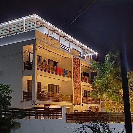 Le Binome Aparthotel Grand Baie Exterior photo