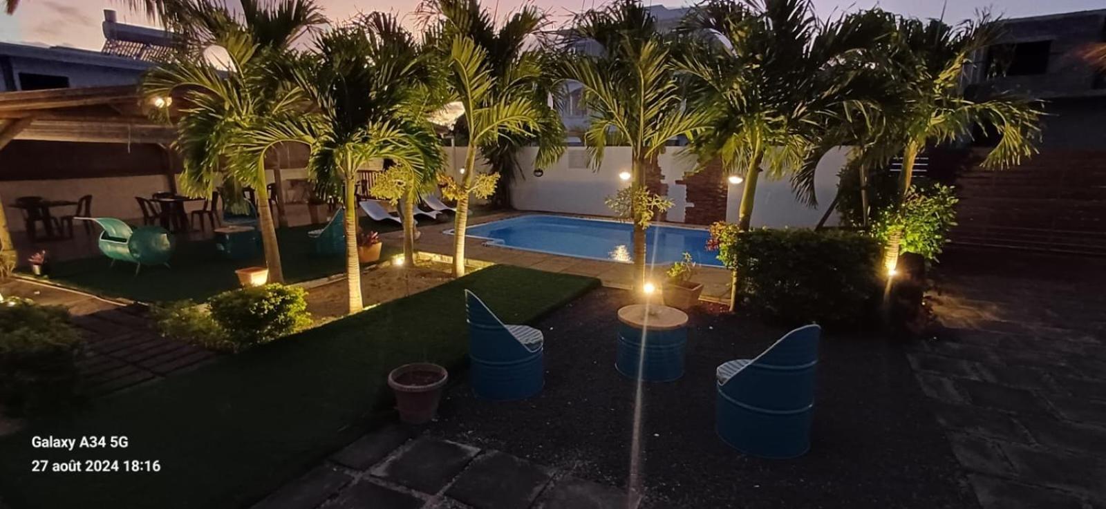 Le Binome Aparthotel Grand Baie Exterior photo